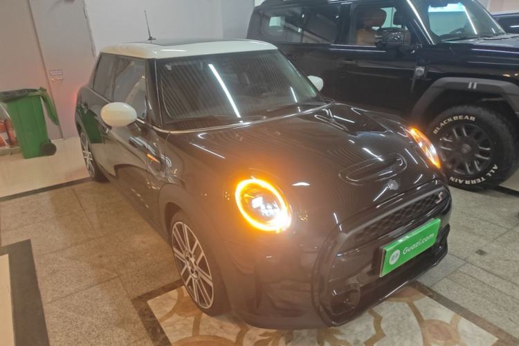 Used MINI 2022 Updated 2.0T COOPER S Classic Edition Five-Door Version Front Right 45 Deg