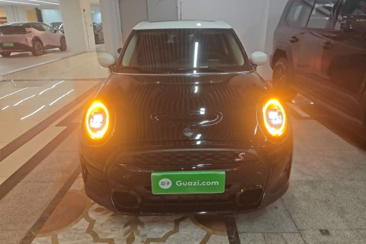 Used MINI 2022 Updated 2.0T COOPER S Classic Edition Five-Door Version Front