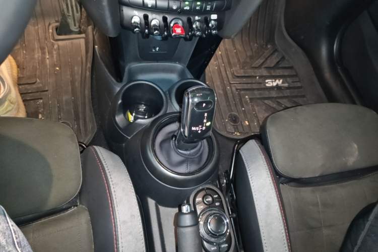 Used MINI 2022 2.0T COOPER S Black Badge Special Edition Gear Lever