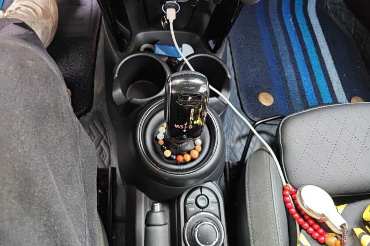 Used MINI 2022 Updated 1.5T COOPER Classic Edition Five-Door Version Gear Lever