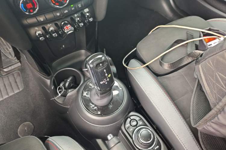 Used MINI 2022 2.0T COOPER S Black Badge Special Edition Gear Lever