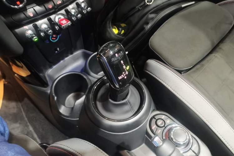 Used MINI 2022 2.0T COOPER S CABRIO Black Badge Special Edition Gear Lever
