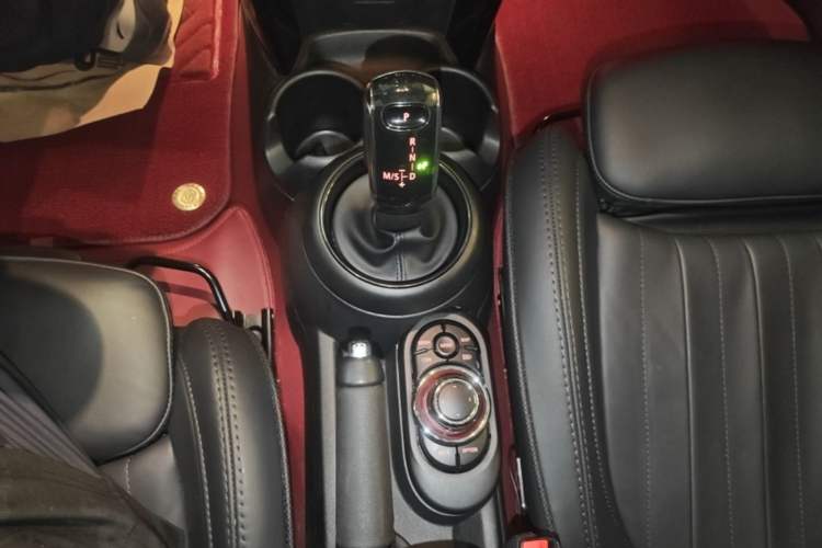 Used MINI 2022 Updated 2.0T COOPER S Classic Edition Five-Door Version Gear Lever