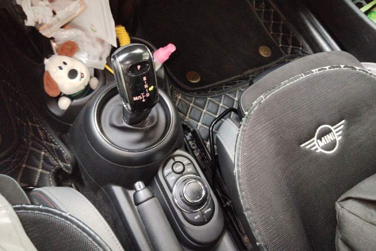 Used MINI 2022 2.0T COOPER S CABRIO Black Badge Special Edition Gear Lever