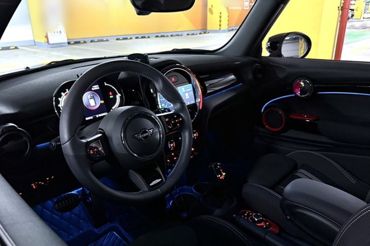 Used MINI 2022 1.5T COOPER Black Badge Special Edition Interior 1