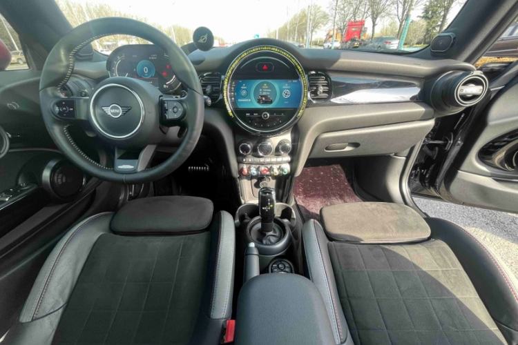 Used MINI 2022 2.0T COOPER S Black Badge Special Edition Interior 1