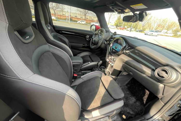 Used MINI 2022 2.0T COOPER S Black Badge Special Edition Interior 10