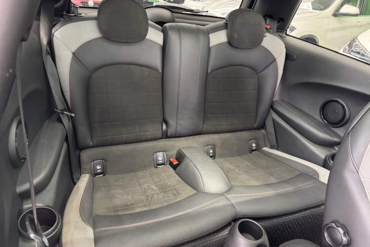 Used MINI 2022 2.0T COOPER S Black Badge Special Edition Interior 2