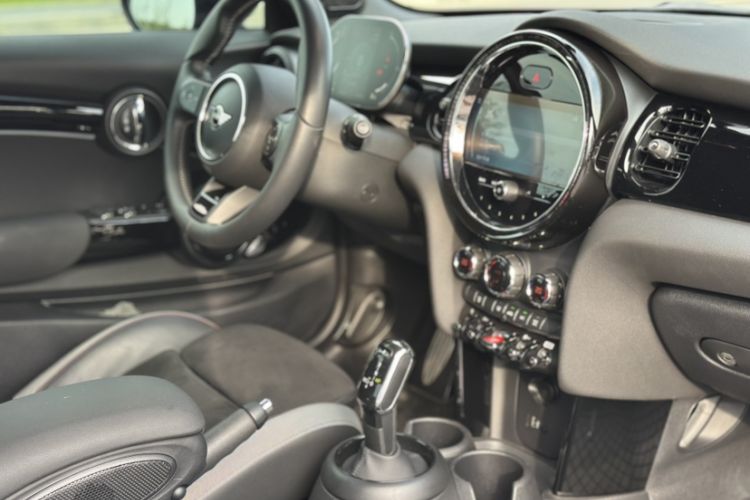 Used MINI 2022 2.0T COOPER S CABRIO Black Badge Special Edition Interior 2