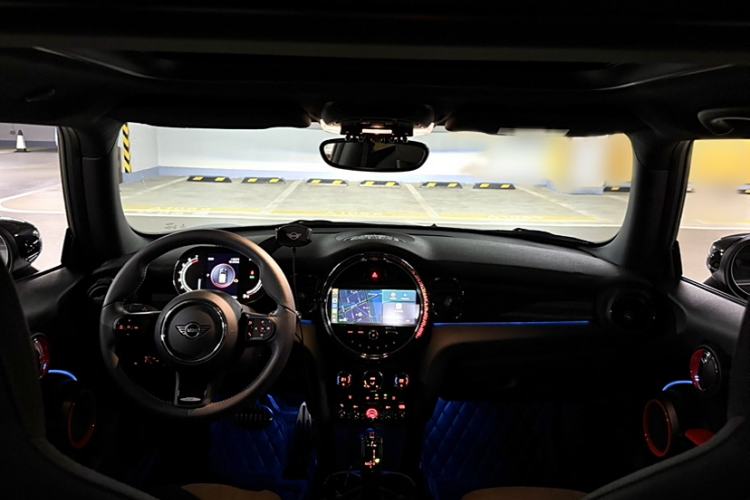 Used MINI 2022 1.5T COOPER Black Badge Special Edition Interior 2