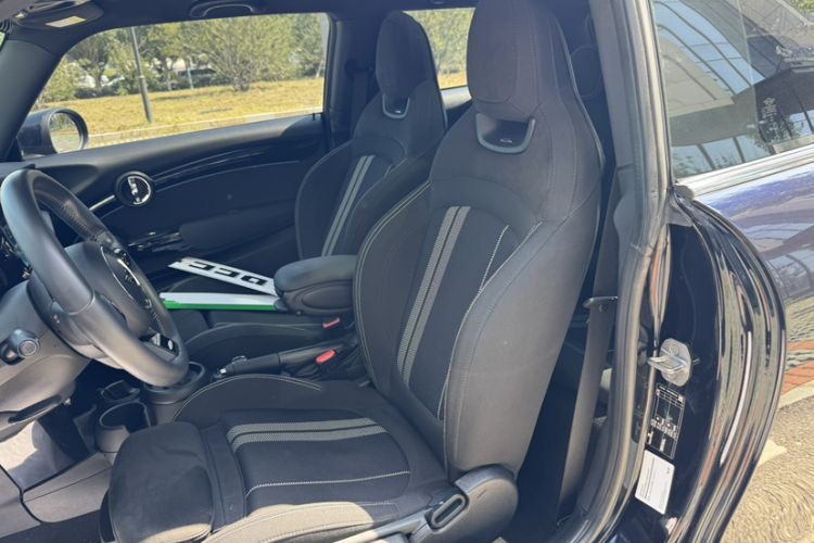 Used MINI 2022 1.5T COOPER Black Badge Special Edition Interior 2