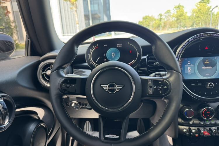 Used MINI 2022 1.5T COOPER Black Badge Special Edition Interior 2