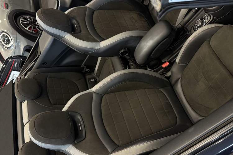 Used MINI 2022 2.0T COOPER S CABRIO Classic Edition Interior 3