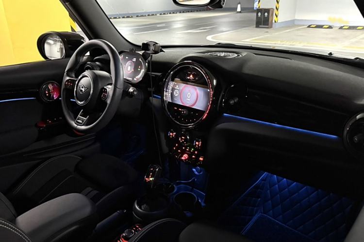 Used MINI 2022 1.5T COOPER Black Badge Special Edition Interior 3