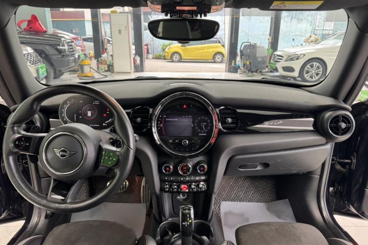 Used MINI 2022 2.0T COOPER S Black Badge Special Edition Interior 4