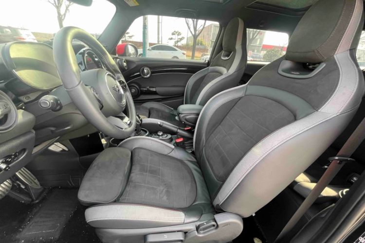 Used MINI 2022 2.0T COOPER S Black Badge Special Edition Interior 4