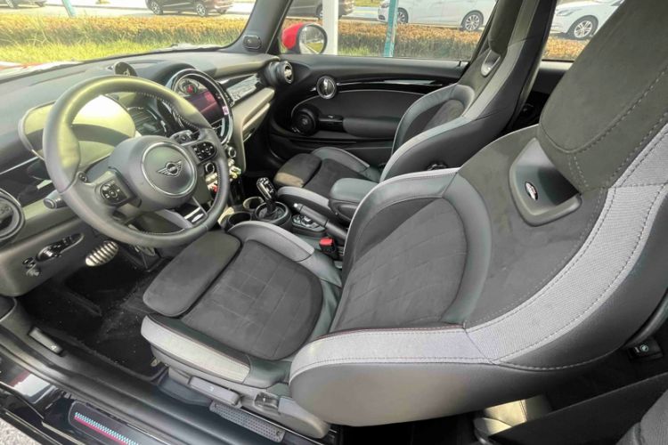 Used MINI 2022 2.0T COOPER S Black Badge Special Edition Interior 5