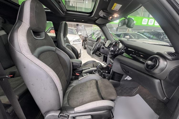 Used MINI 2022 2.0T COOPER S Black Badge Special Edition Interior 6