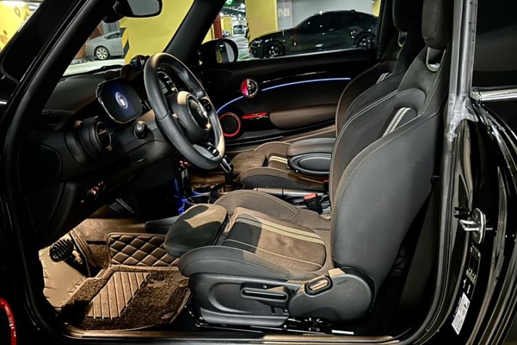 Used MINI 2022 1.5T COOPER Black Badge Special Edition Interior 6