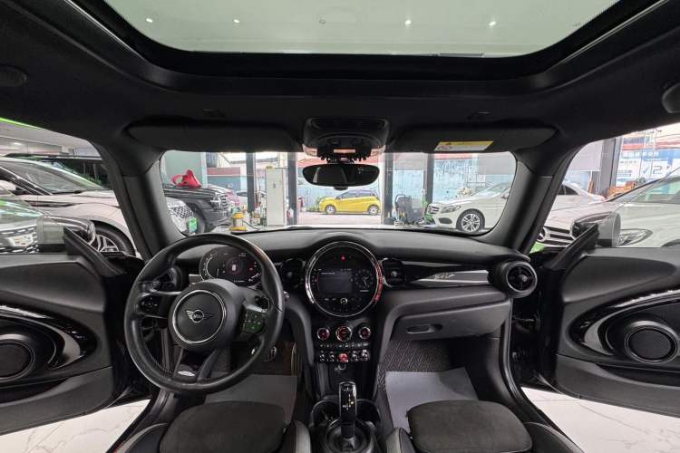 Used MINI 2022 2.0T COOPER S Black Badge Special Edition Interior 7