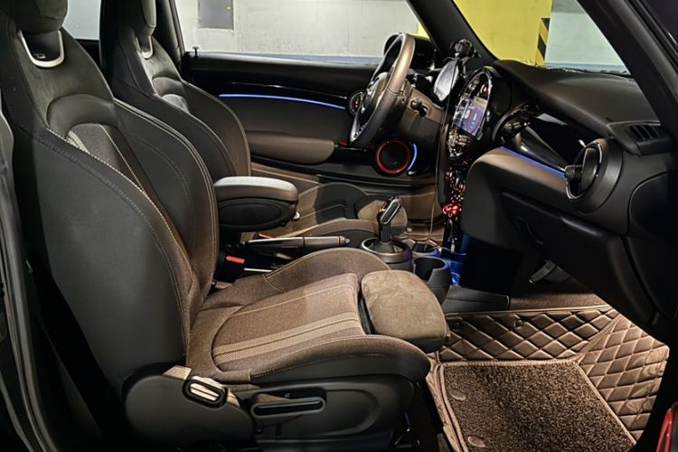 Used MINI 2022 1.5T COOPER Black Badge Special Edition Interior 8