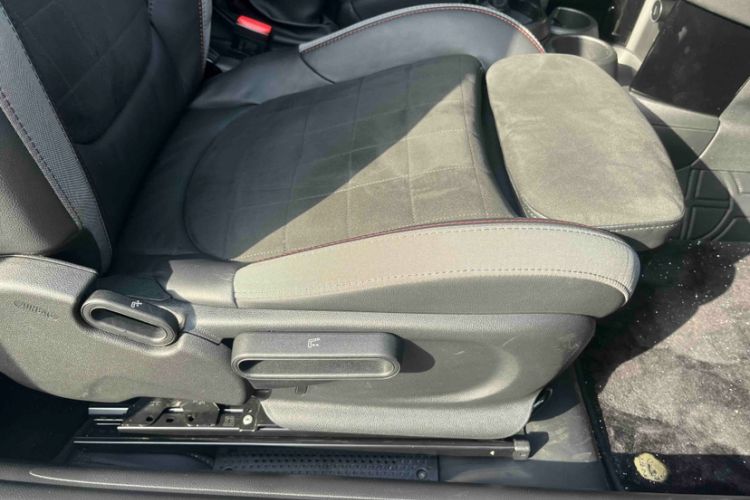 Used MINI 2022 2.0T COOPER S Black Badge Special Edition Interior 8
