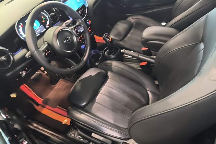 Used MINI 2022 2.0T COOPER S CABRIO Artist Left Front Seat
