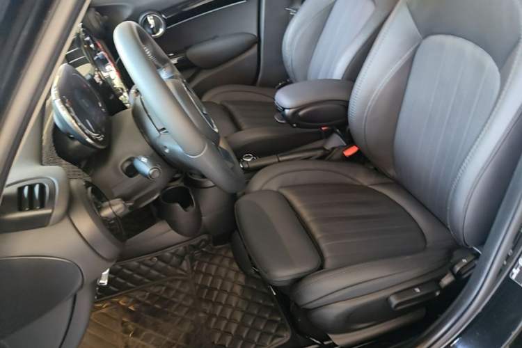 Used MINI 2022 Updated 1.5T COOPER Artist Five-Door Edition Left Front Seat