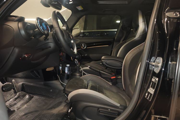Used MINI 2022 2.0T COOPER S Black Badge Special Edition Five-Door Model Left Front Seat