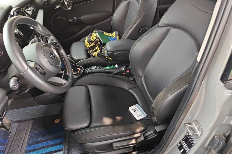 Used MINI 2022 Updated 1.5T COOPER Classic Edition Five-Door Version Left Front Seat