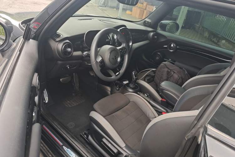 Used MINI 2022 2.0T COOPER S Black Badge Special Edition Left Front Seat