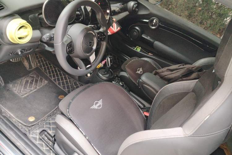 Used MINI 2022 2.0T COOPER S CABRIO Black Badge Special Edition Left Front Seat