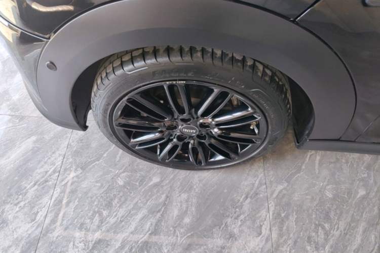 Used MINI 2022 Updated 1.5T COOPER Artist Five-Door Edition Left Front Wheel Hub