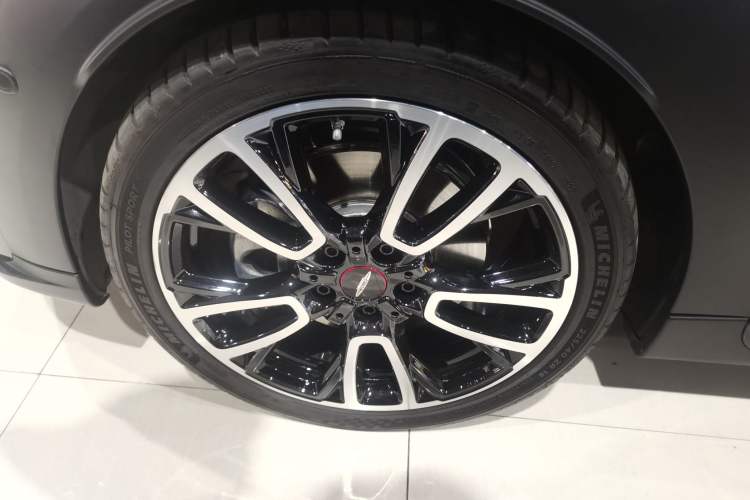 Used MINI 2022 2.0T COOPER S CABRIO Black Badge Special Edition Left Front Wheel Hub