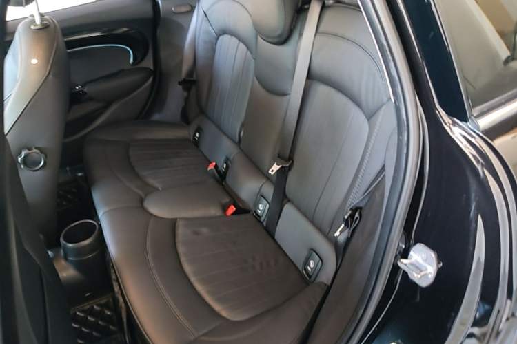 Used MINI 2022 Updated 1.5T COOPER Artist Five-Door Edition Left Rear Seat
