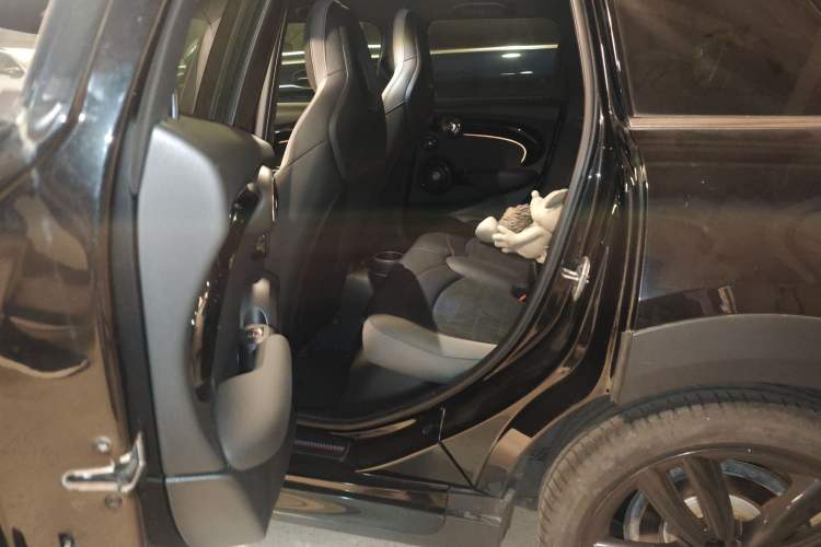 Used MINI 2022 2.0T COOPER S Black Badge Special Edition Five-Door Model Left Rear Seat