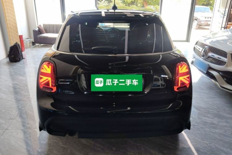 Used MINI 2022 Updated 1.5T COOPER Artist Five-Door Edition Rear