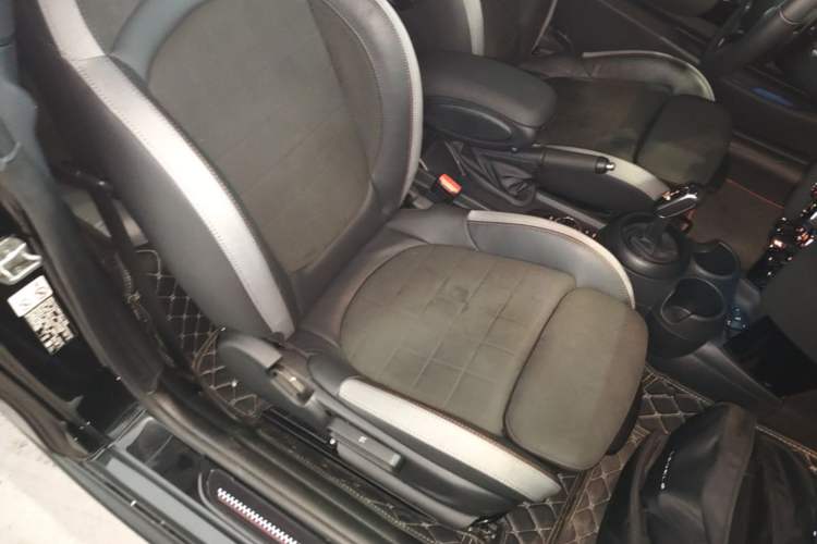 Used MINI 2022 2.0T COOPER S Black Badge Special Edition Right Front Seat
