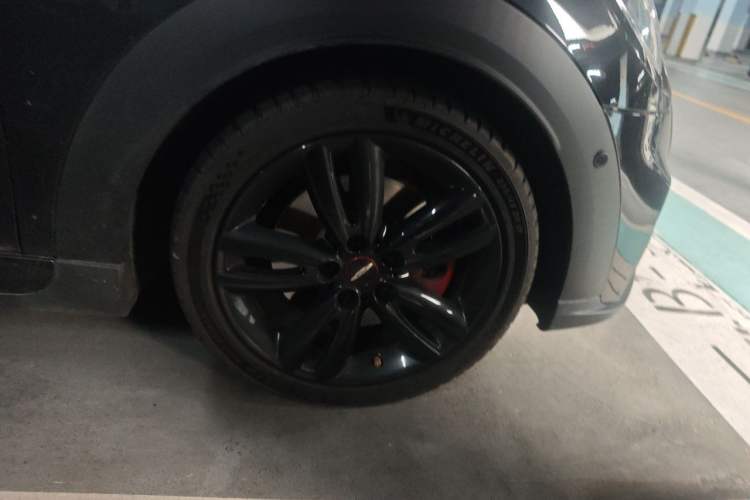 Used MINI 2022 2.0T COOPER S Black Badge Special Edition Right Front Wheel Hub