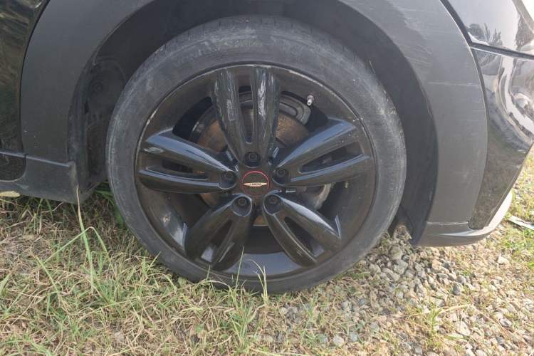 Used MINI 2022 1.5T COOPER Black Badge Special Edition Right Front Wheel Hub