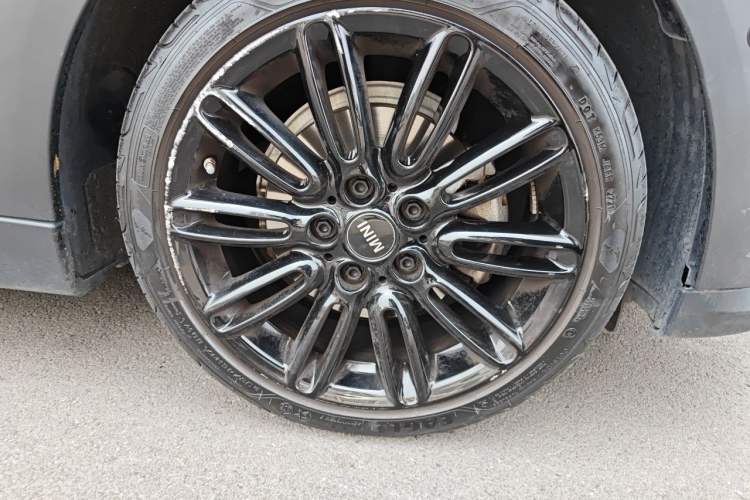 Used MINI 2022 Updated 1.5T COOPER Classic Edition Five-Door Version Right Front Wheel Hub