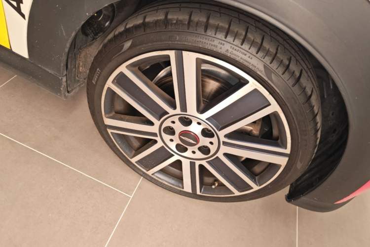 Used MINI 2022 Updated 2.0T COOPER S Artist Right Front Wheel Hub