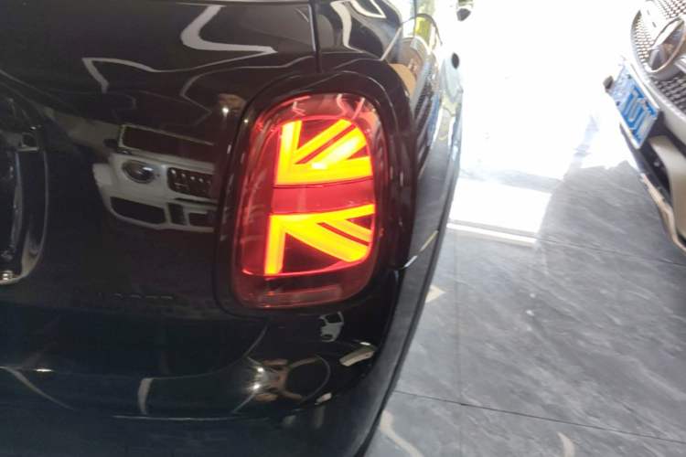 Used MINI 2022 Updated 1.5T COOPER Artist Five-Door Edition Right Rear Taillight
