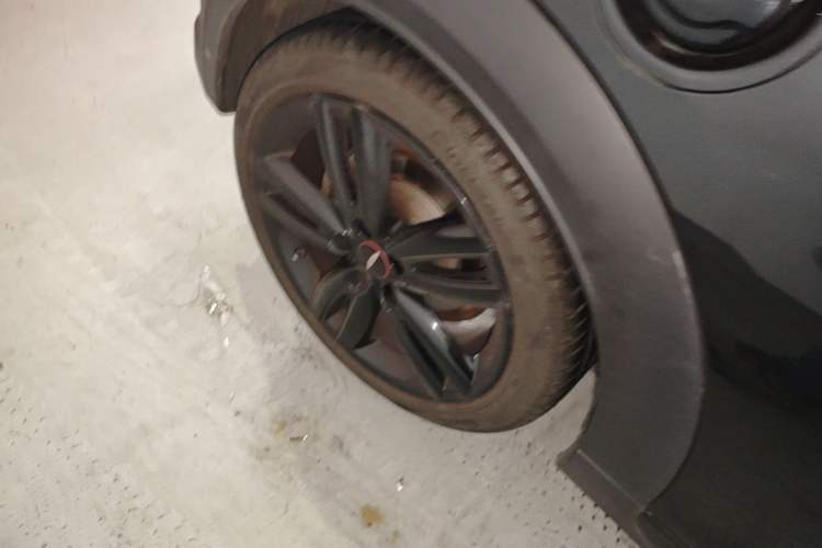 Used MINI 2022 2.0T COOPER S Black Badge Special Edition Right Rear Wheel Hub