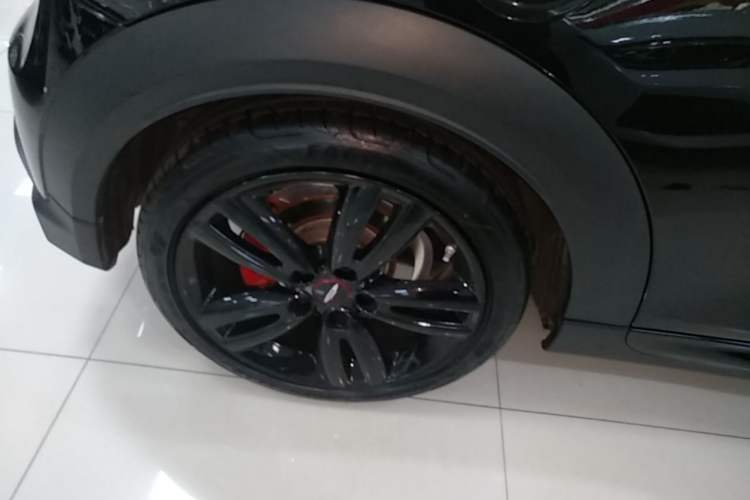 Used MINI 2022 2.0T COOPER S Black Badge Special Edition Right Rear Wheel Hub