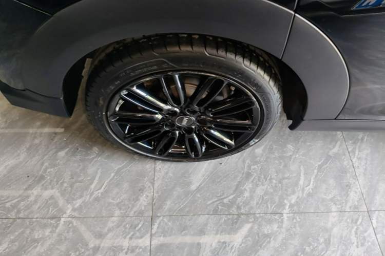 Used MINI 2022 Updated 1.5T COOPER Artist Five-Door Edition Right Rear Wheel Hub