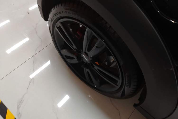 Used MINI 2022 1.5T COOPER Black Badge Special Edition Right Rear Wheel Hub