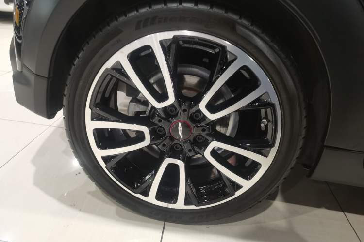 Used MINI 2022 2.0T COOPER S CABRIO Black Badge Special Edition Right Rear Wheel Hub