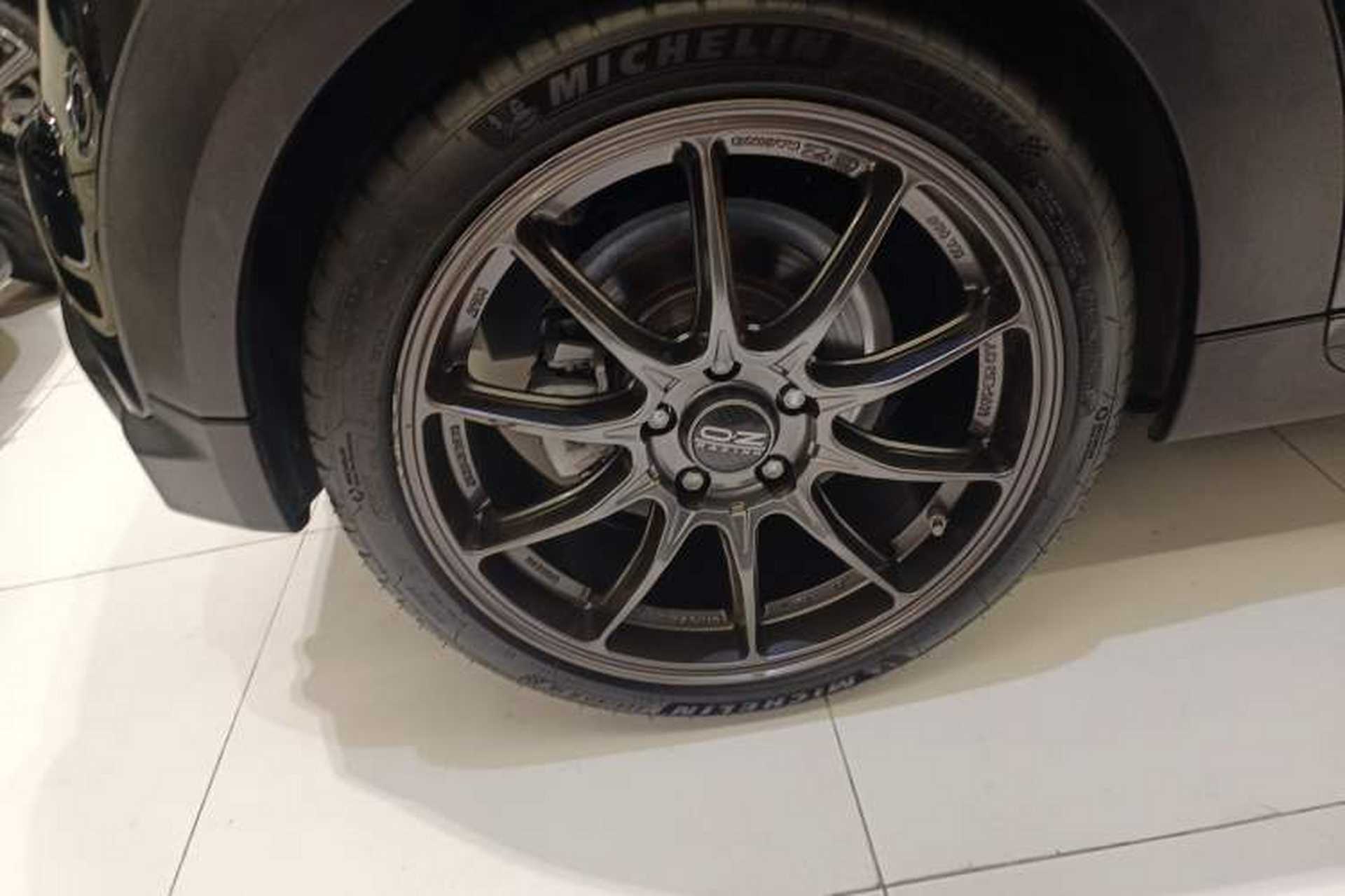 Used MINI 2022 1.5T COOPER CABRIO Black Badge Special Edition Right Rear Wheel Hub