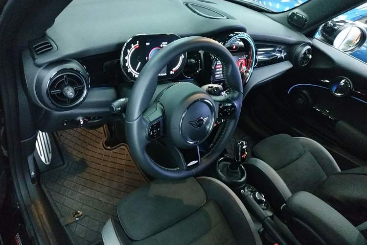 Used MINI 2022 2.0T COOPER S CABRIO Black Badge Special Edition Steering Wheel